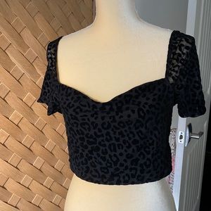 BLACK LEOPARD CROPPED TOP